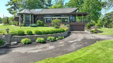 2009 Lakewood Rd SW, Sherrodsville, OH 44675