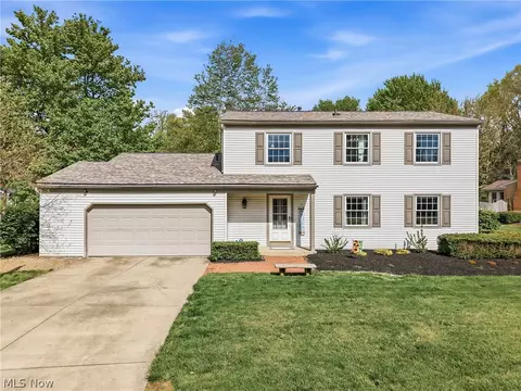 658 Burning Oaks Dr NE, Warren, OH 44484