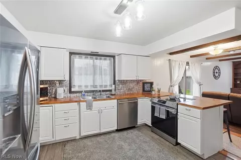 Kitchen - 1455 Riverview Dr, Lima, OH 45805 photo 4 of 5