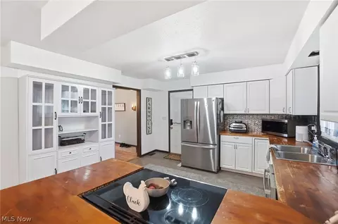 Kitchen - 1455 Riverview Dr, Lima, OH 45805 photo 3 of 5