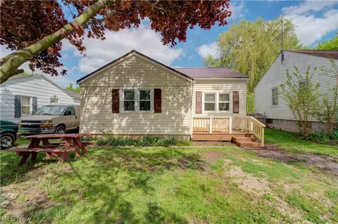 357 Erie Rd, Vermilion, OH 44089