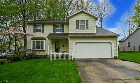 3721 Seneca St, Stow, OH 44224