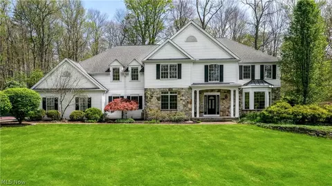 875 Cascades Dr, Aurora, OH 44202