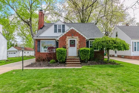 281 E 286th St, Willowick, OH 44095
