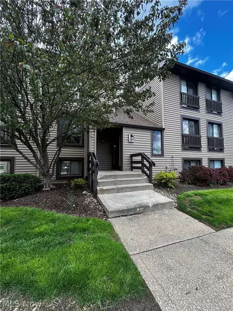 1145 Canyon View Rd #102, Sagamore Hills, OH 44067
