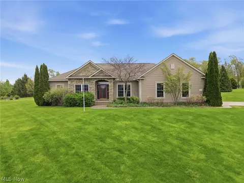 690 Lang Farm Dr, Medina, OH 44256