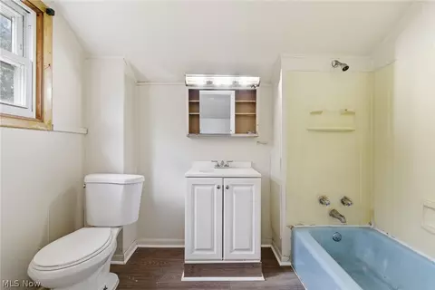 Bath - 229 E 1st St, Mansfield, OH 44902 photo 2 of 2