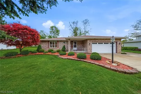 9841 Applewood Dr, North Royalton, OH 44133
