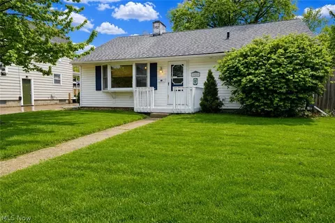 229 Lexington Ave, Elyria, OH 44035