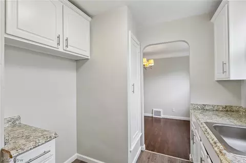 599 E 250th St, Euclid, OH 44132 photo 10