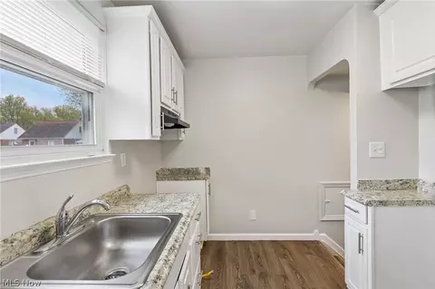 599 E 250th St, Euclid, OH 44132 photo 8