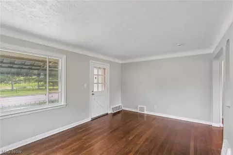 599 E 250th St, Euclid, OH 44132 photo 6