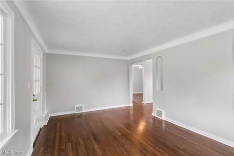 599 E 250th St, Euclid, OH 44132 photo 5
