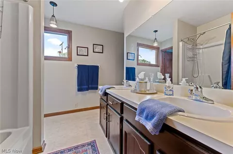 Bath - 4207 Stratford Rd, Boardman, OH 44512 photo 3 of 3