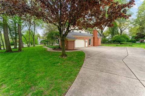 Exterior - 4207 Stratford Rd, Boardman, OH 44512 photo 7 of 9