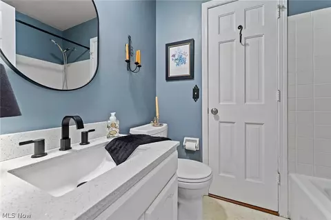 Bath - 4207 Stratford Rd, Boardman, OH 44512 photo 1 of 3