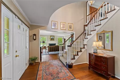 Entry Way - 4207 Stratford Rd, Boardman, OH 44512 photo 1 of 4