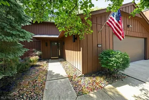 17813 Suncliff Pl, Strongsville, OH 44136
