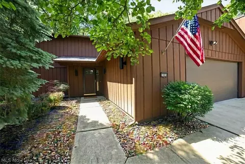 17813 Suncliff Pl, Strongsville, OH 44136