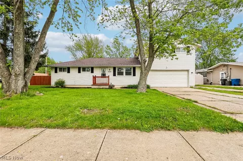 805 Roberts St, Sheffield Lake, OH 44054