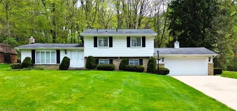 6977 Springledge Rd, Sagamore Hills, OH 44067