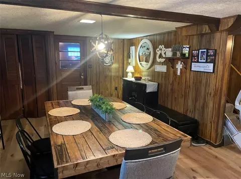 Dining - 447 W Omar St, Struthers, OH 44471 photo 2 of 2