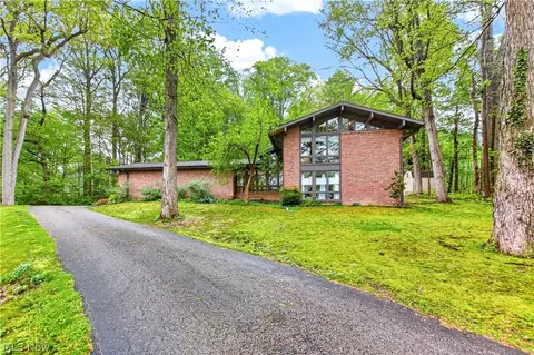 455 Barrington Ridge Rd, Painesville, OH 44077