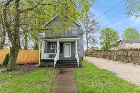 2014 25th St NE, Canton, OH 44705