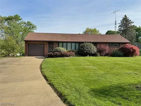 3937 Linda St NW, North Canton, OH 44720