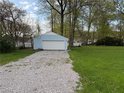 154 Tomahawk Dr, Avon Lake, OH 44012