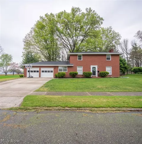 827 E 5th St, Dover, OH 44622