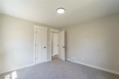 Bedroom - 37 Arlington Cir, Wickliffe, OH 44092 photo 2 of 7