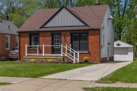 37 Arlington Cir, Wickliffe, OH 44092