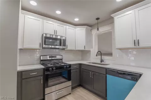 Kitchen - 37 Arlington Cir, Wickliffe, OH 44092 photo 1 of 3