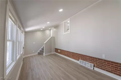 Living - 37 Arlington Cir, Wickliffe, OH 44092 photo 4 of 5