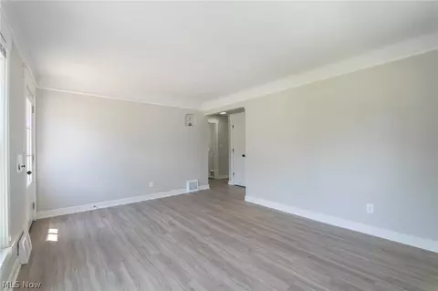 Living - 37 Arlington Cir, Wickliffe, OH 44092 photo 2 of 5