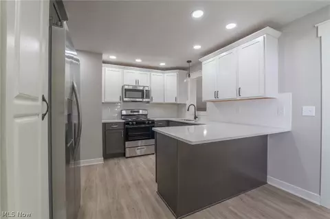 Kitchen - 37 Arlington Cir, Wickliffe, OH 44092 photo 3 of 3