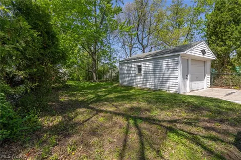 Exterior - 37 Arlington Cir, Wickliffe, OH 44092 photo 3 of 4