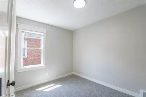 Bedroom - 37 Arlington Cir, Wickliffe, OH 44092 photo 4 of 7