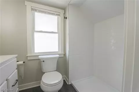Bath - 37 Arlington Cir, Wickliffe, OH 44092 photo 1 of 2