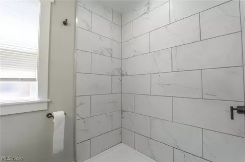 Bath - 37 Arlington Cir, Wickliffe, OH 44092 photo 2 of 2