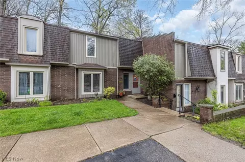 6919 W Fitzwater Rd #17, Brecksville, OH 44141