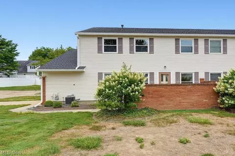 58 New Castle Ln, Mentor, OH 44060