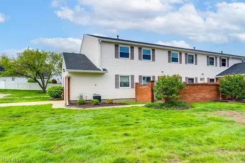 58 New Castle Ln, Mentor, OH 44060