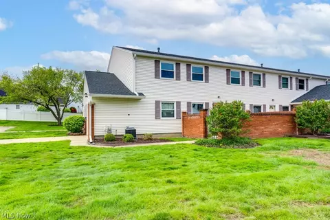 58 New Castle Ln, Mentor, OH 44060