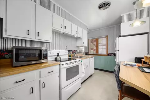 Kitchen - 166 Caroline St, Elyria, OH 44035 photo 1 of 5