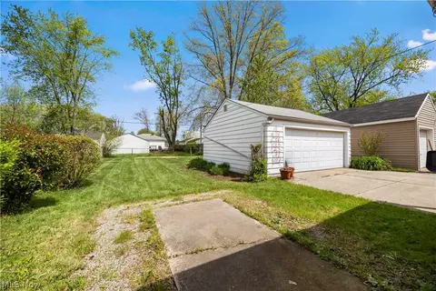 Exterior - 166 Caroline St, Elyria, OH 44035 photo 5 of 8