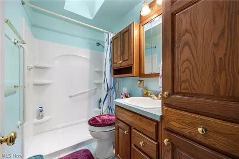 Bath - 166 Caroline St, Elyria, OH 44035 photo 1 of 1