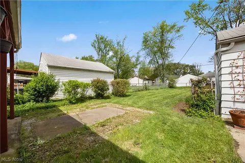 Exterior - 166 Caroline St, Elyria, OH 44035 photo 4 of 8