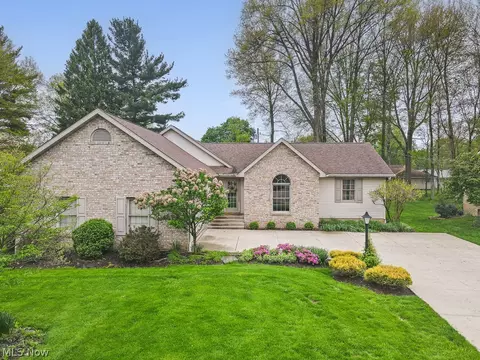 392 Maplewood Dr, Alliance, OH 44601